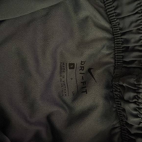 Nike shorts lined - Picture 3 of 3